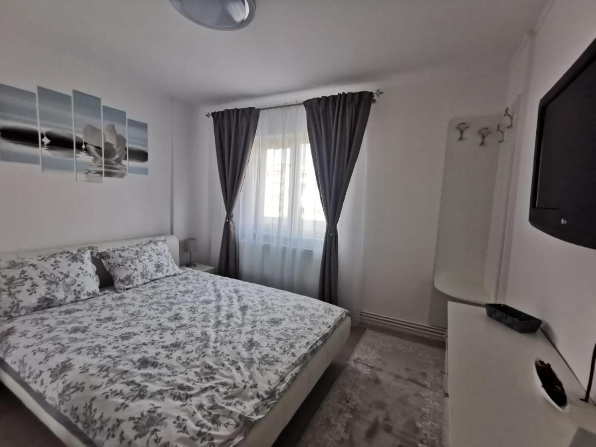 Apartament Regim Hotelier Deva Buitenkant foto